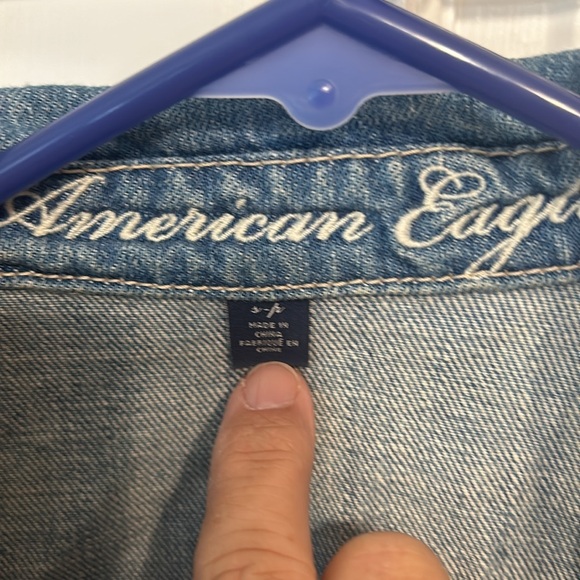 American Eagle Distressed Denim Jacket. - Picture 4 of 6